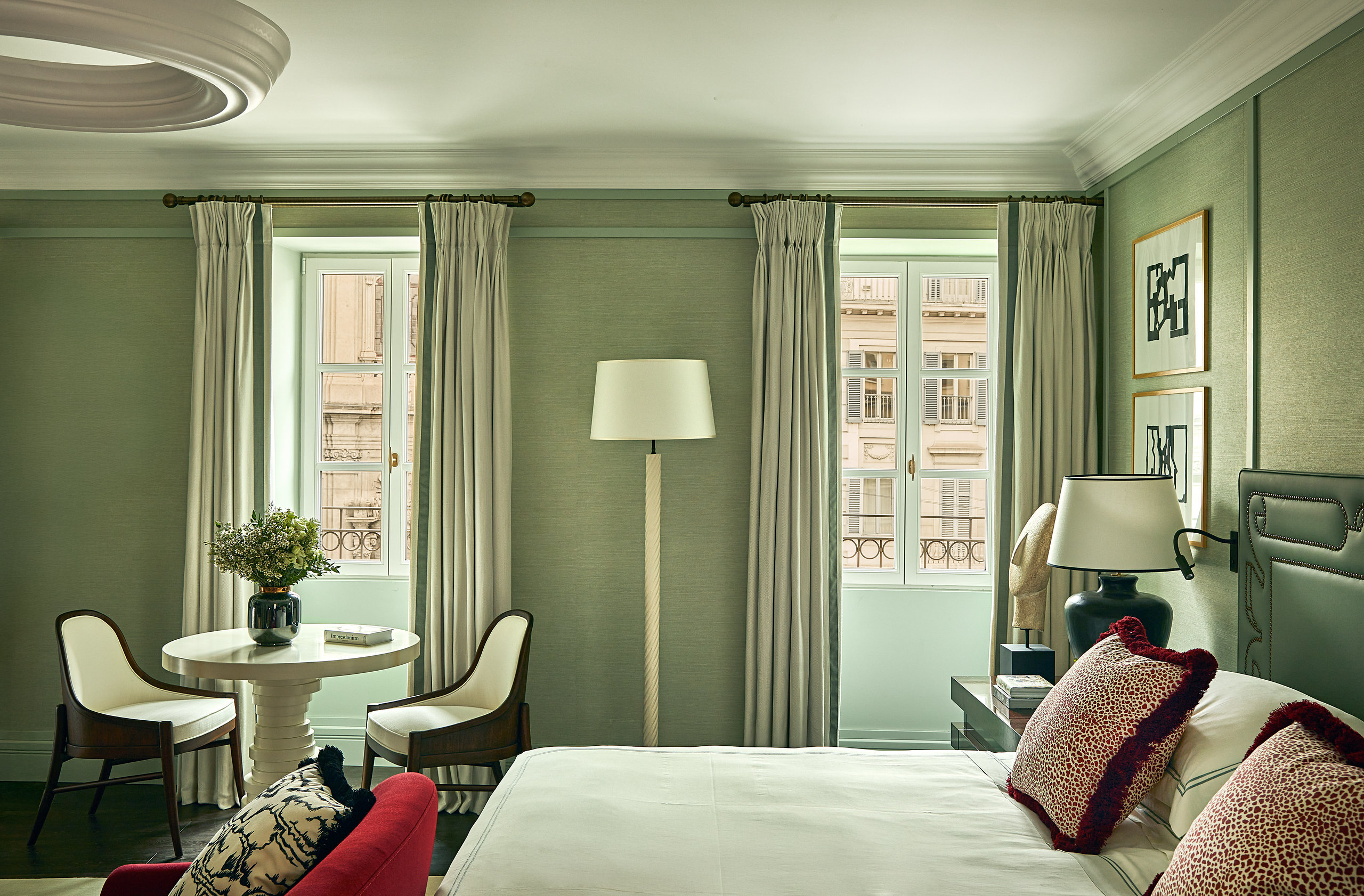 Chambre Deluxe aux tons verts de l'hôtel The Carlton à Milan