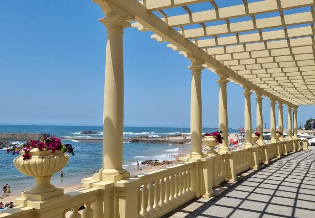 Pergola da Foz, colonnade en bord de mer dans le quartier de Foz do Douro à Porto
