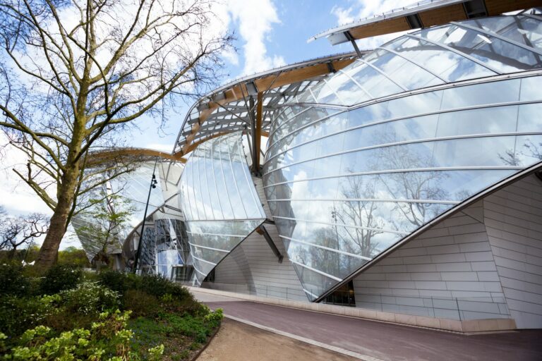 Le bâtiment de la Fondation Louis Vuitton, conçu par Frank Gehry, au bois de Boulogne