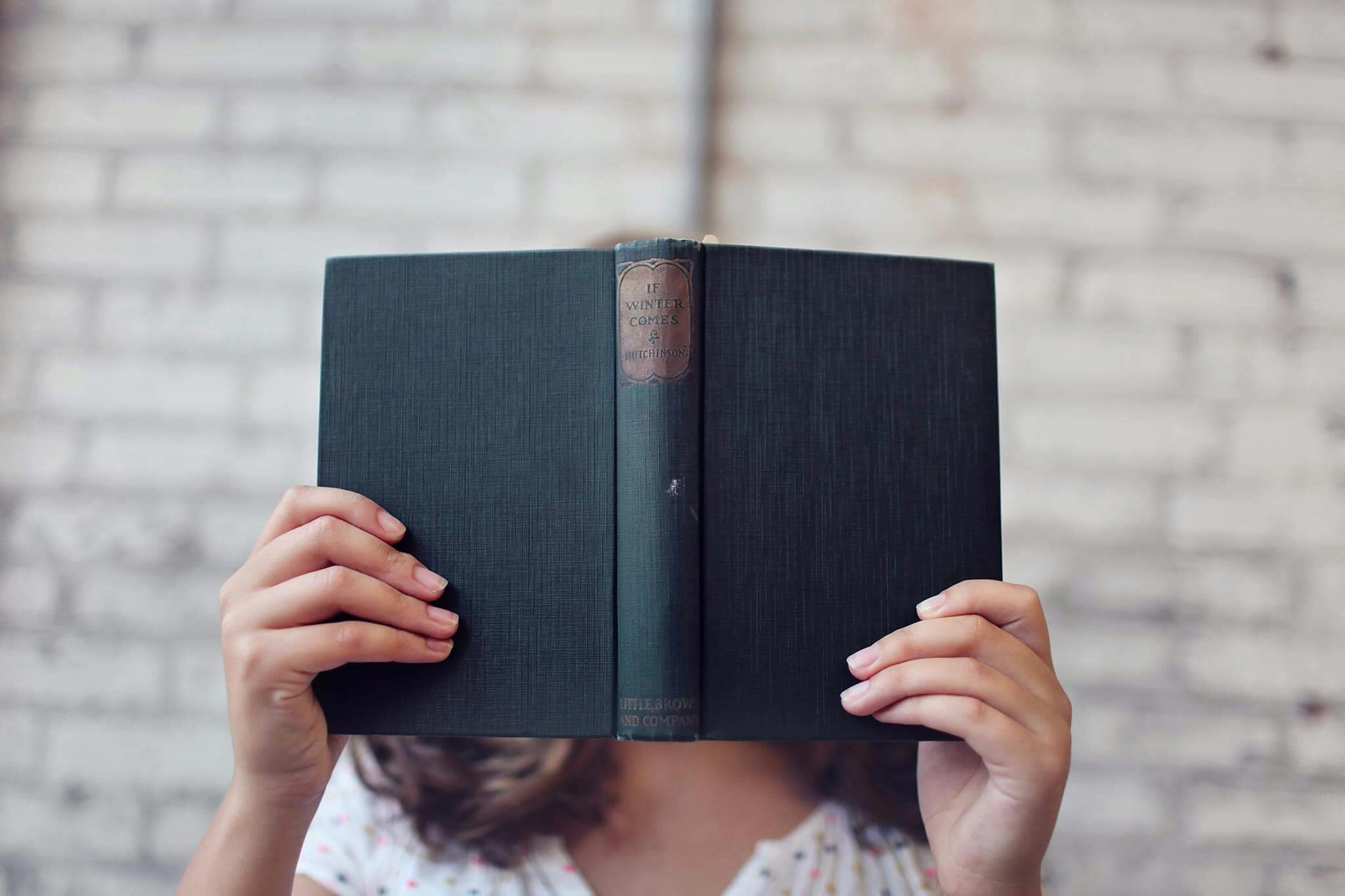 Livre ouvert, image d'illustration de la bibliothérapie